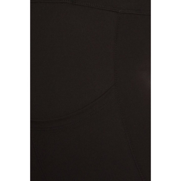 πRESTOCKπPlus size Capris with pockets - Picture 4 of 4